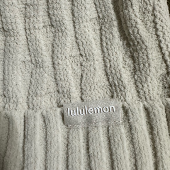 NWT Lululemon Cable Knit Pom Beanie main image 6